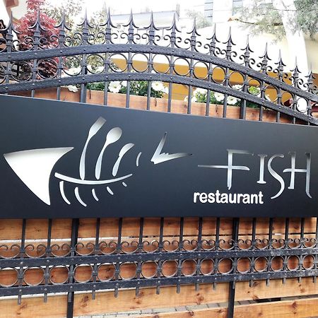 Hotel Aristocrat & Fish Restaurant Skopje Bagian luar foto