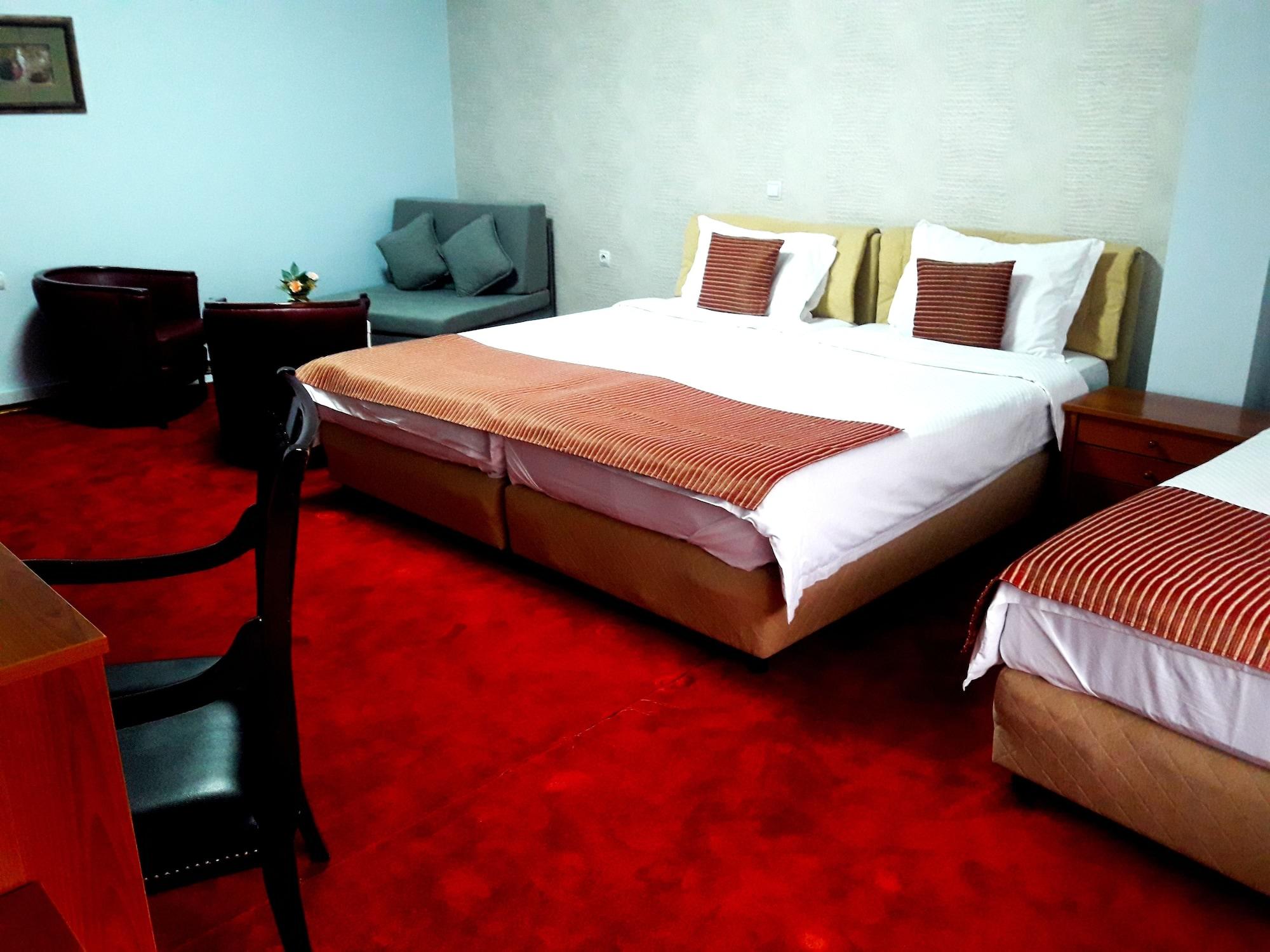Hotel Aristocrat & Fish Restaurant Skopje Bagian luar foto