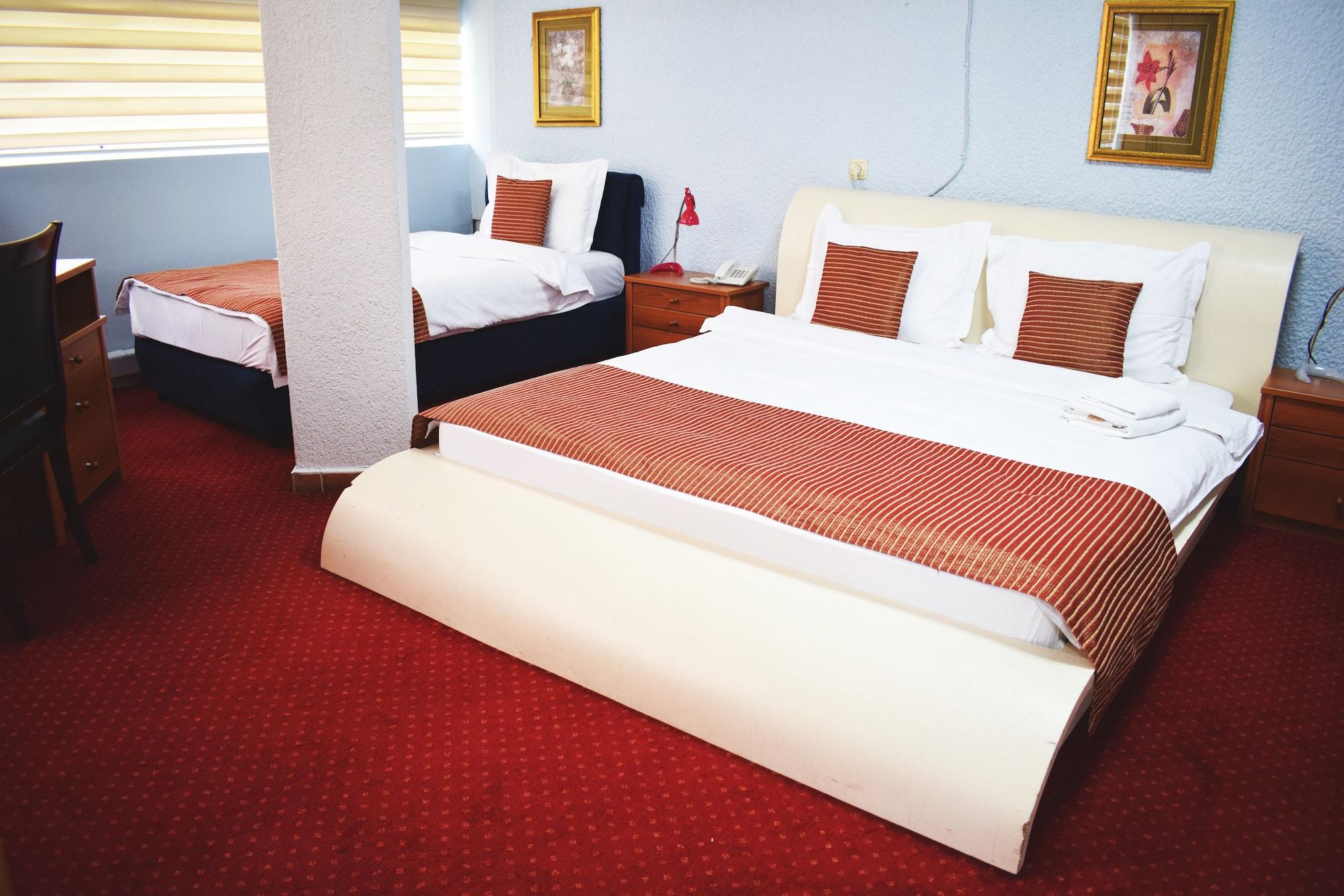 Hotel Aristocrat & Fish Restaurant Skopje Bagian luar foto