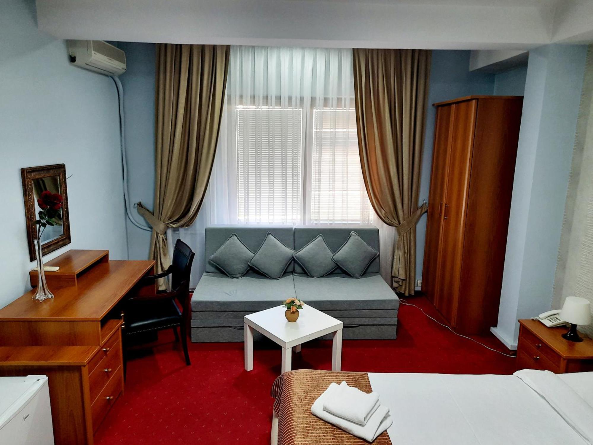 Hotel Aristocrat & Fish Restaurant Skopje Ruang foto