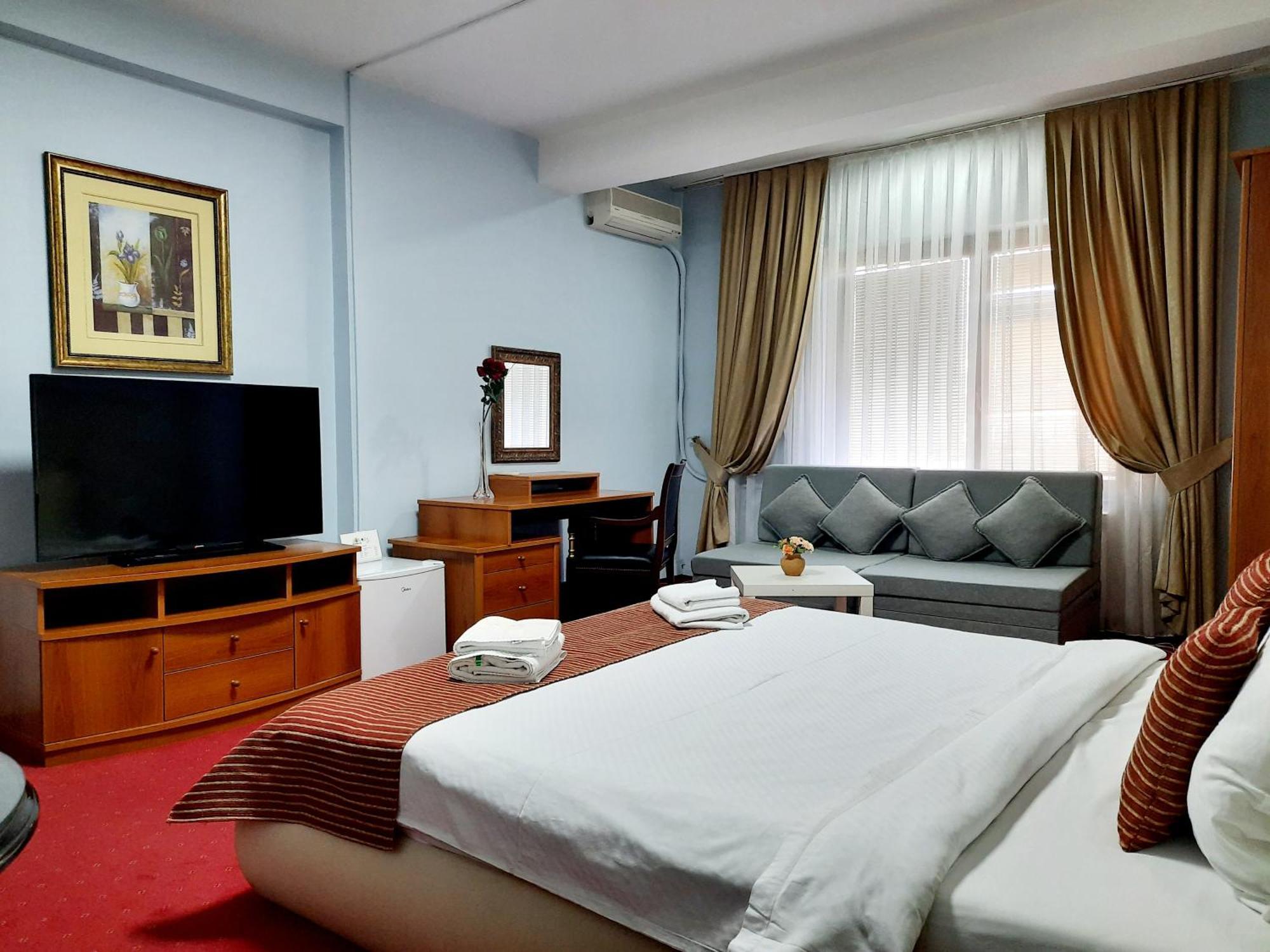 Hotel Aristocrat & Fish Restaurant Skopje Ruang foto