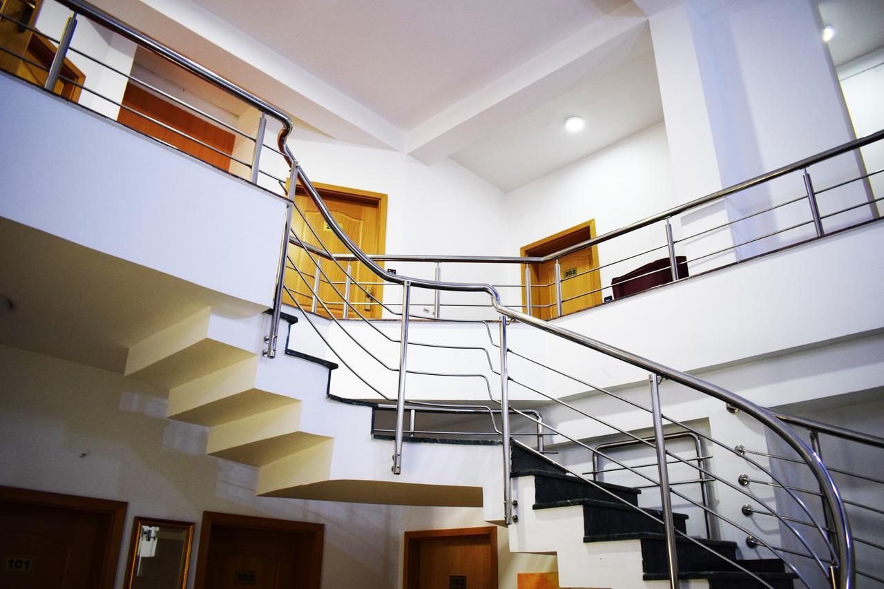 Hotel Aristocrat & Fish Restaurant Skopje Bagian luar foto