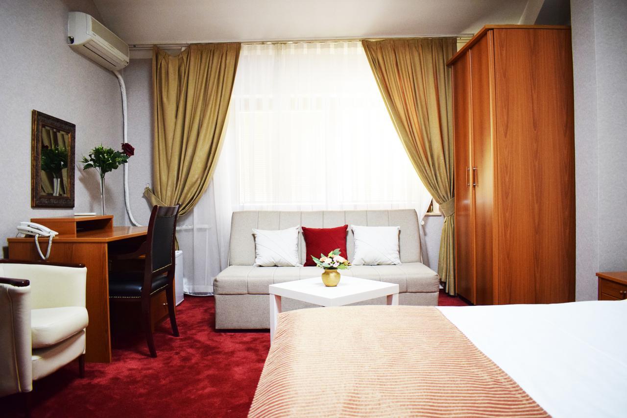 Hotel Aristocrat & Fish Restaurant Skopje Bagian luar foto
