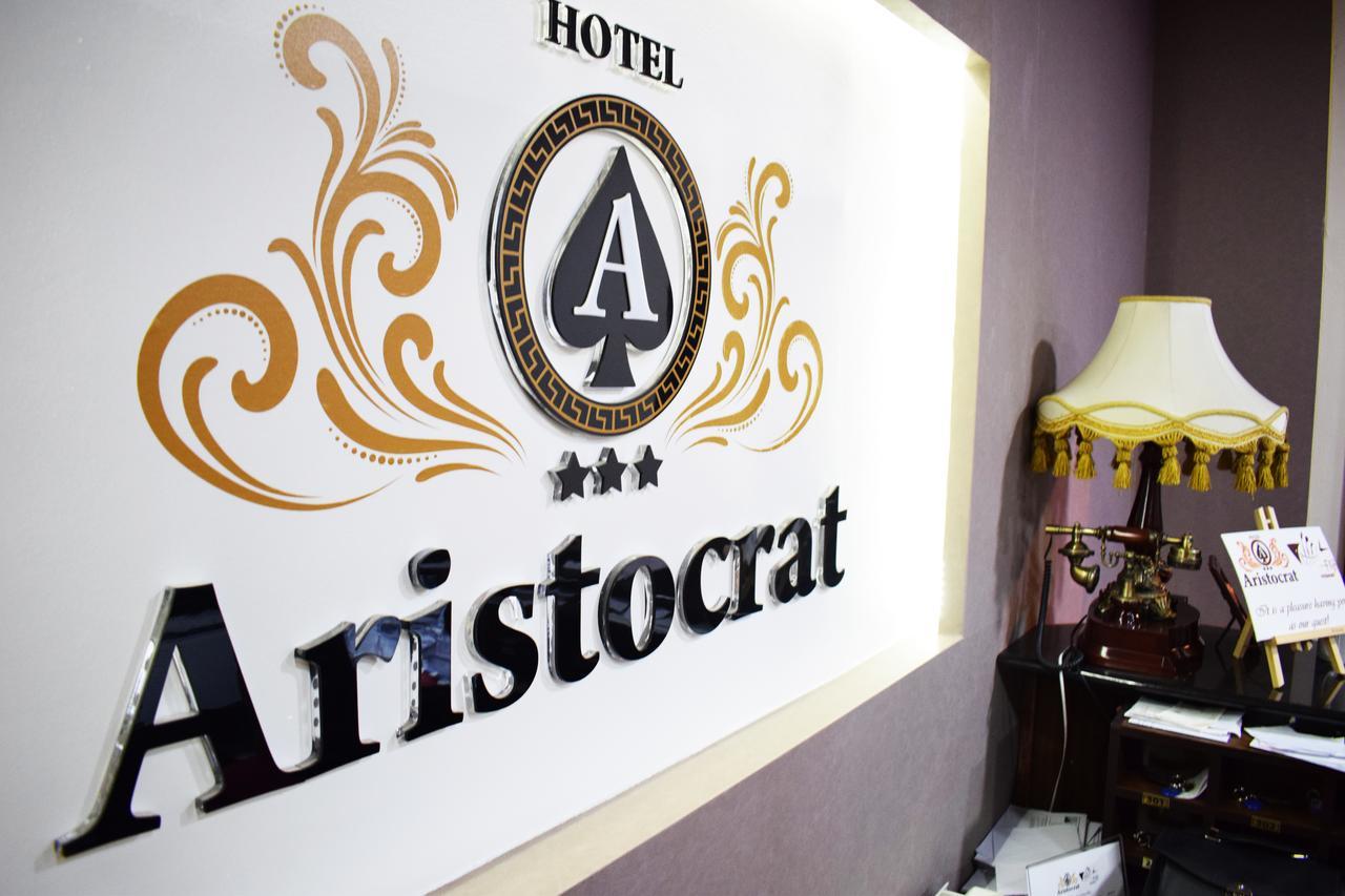 Hotel Aristocrat & Fish Restaurant Skopje Bagian luar foto