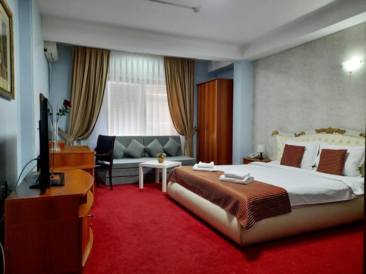 Hotel Aristocrat & Fish Restaurant Skopje Bagian luar foto