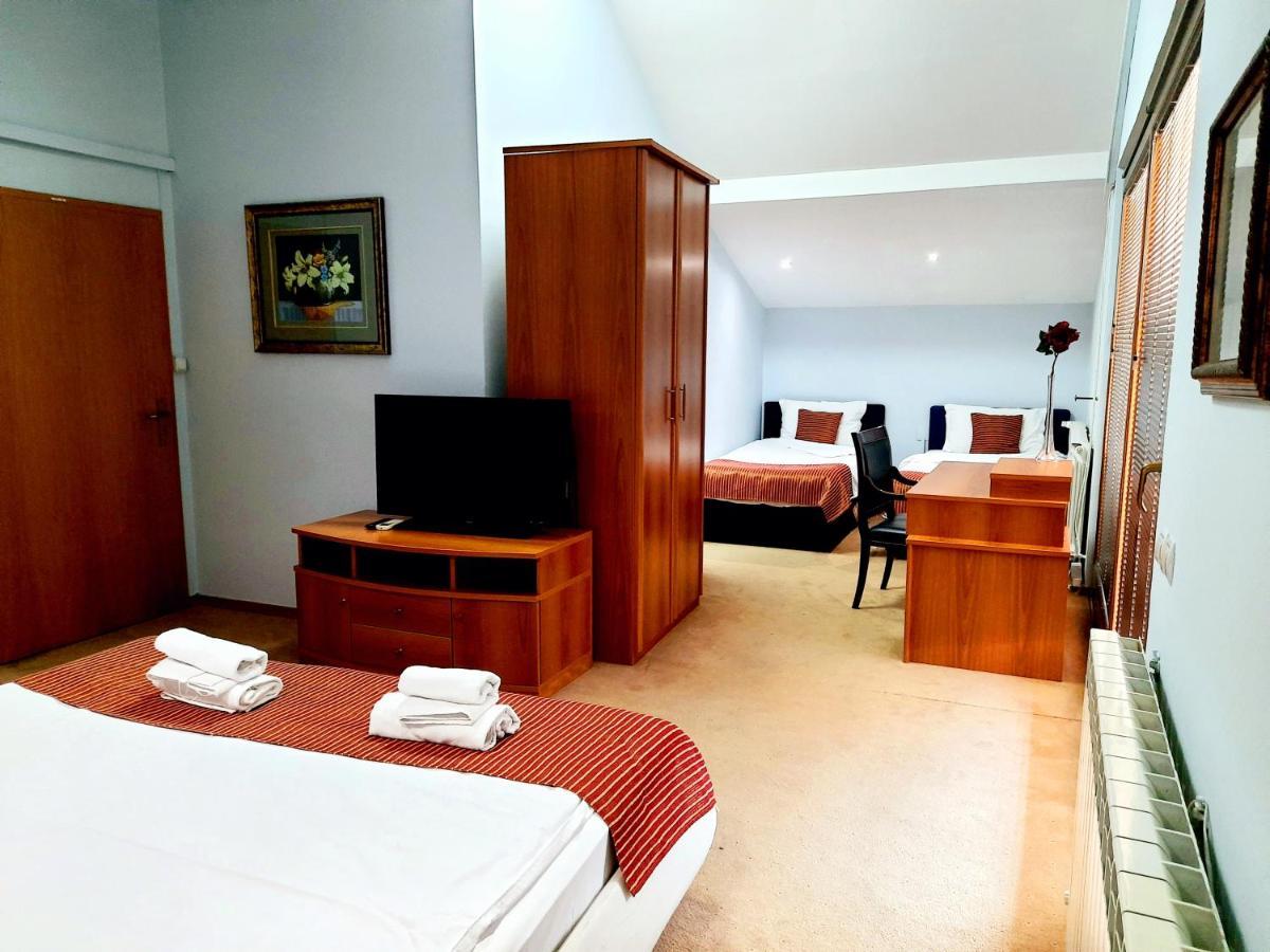 Hotel Aristocrat & Fish Restaurant Skopje Bagian luar foto
